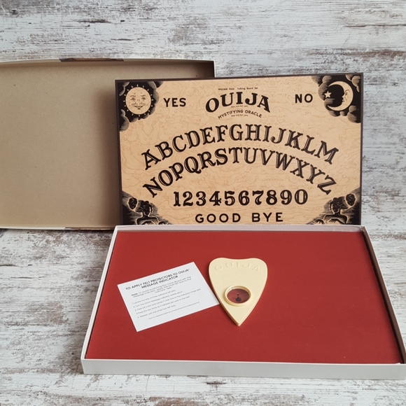 🔴Vintage 1992 Ouija Mystifying Oracle Board Game - Picture 2 of 8